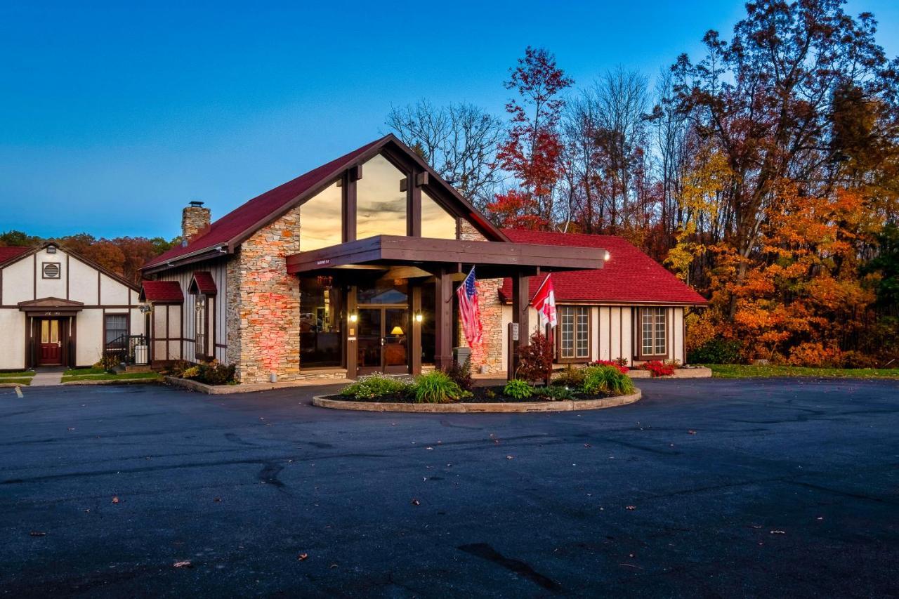 Red Roof Inn & Suites Hazleton Dış mekan fotoğraf