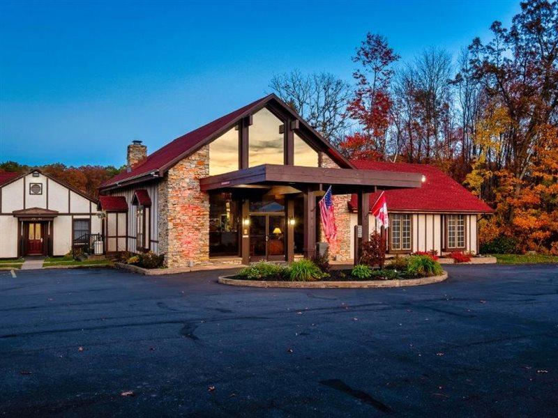 Red Roof Inn & Suites Hazleton Dış mekan fotoğraf