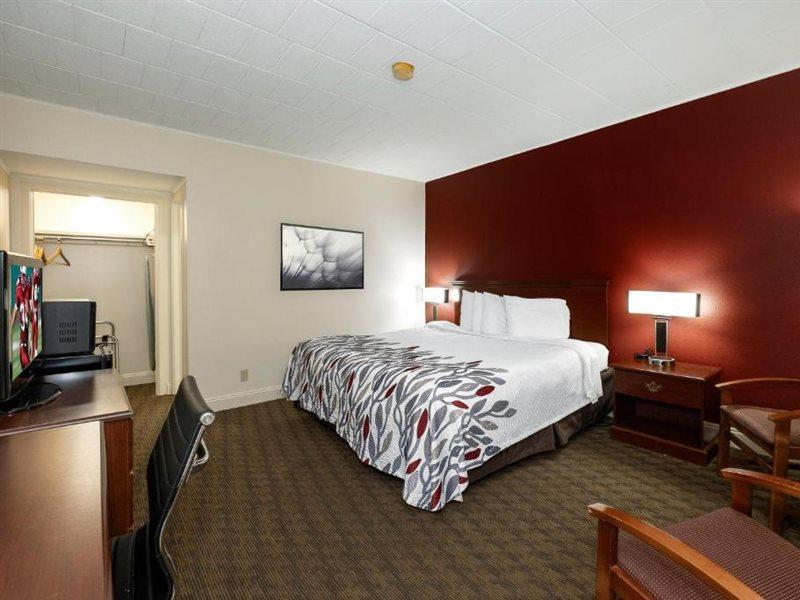 Red Roof Inn & Suites Hazleton Dış mekan fotoğraf