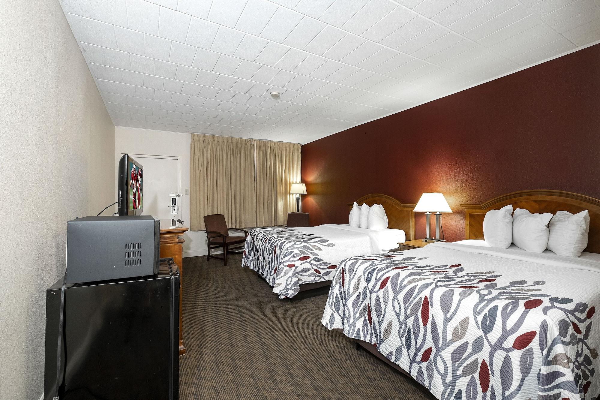 Red Roof Inn & Suites Hazleton Dış mekan fotoğraf
