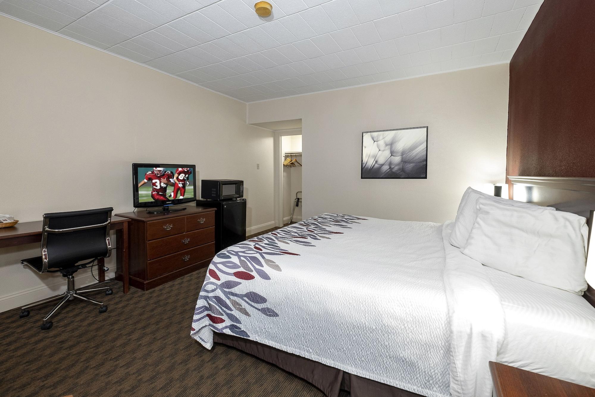 Red Roof Inn & Suites Hazleton Dış mekan fotoğraf