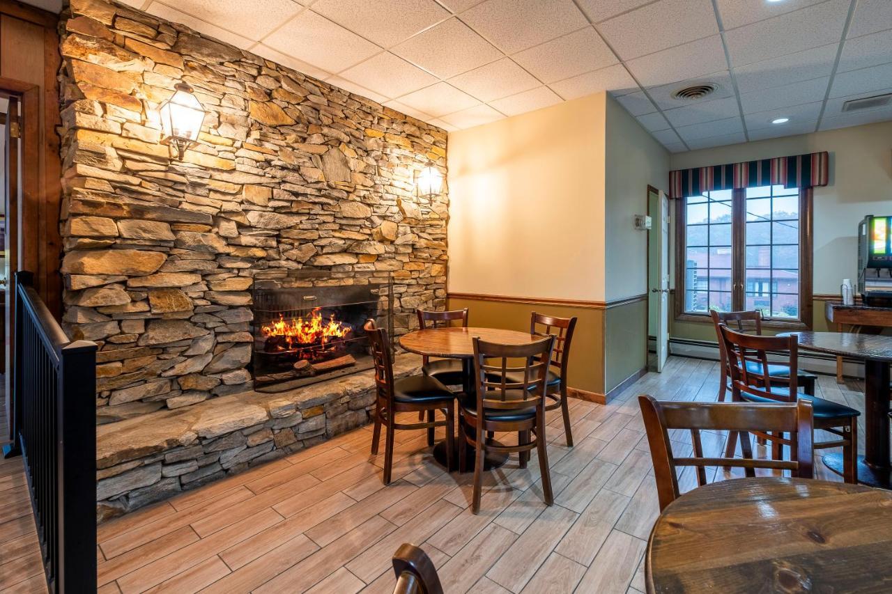 Red Roof Inn & Suites Hazleton Dış mekan fotoğraf