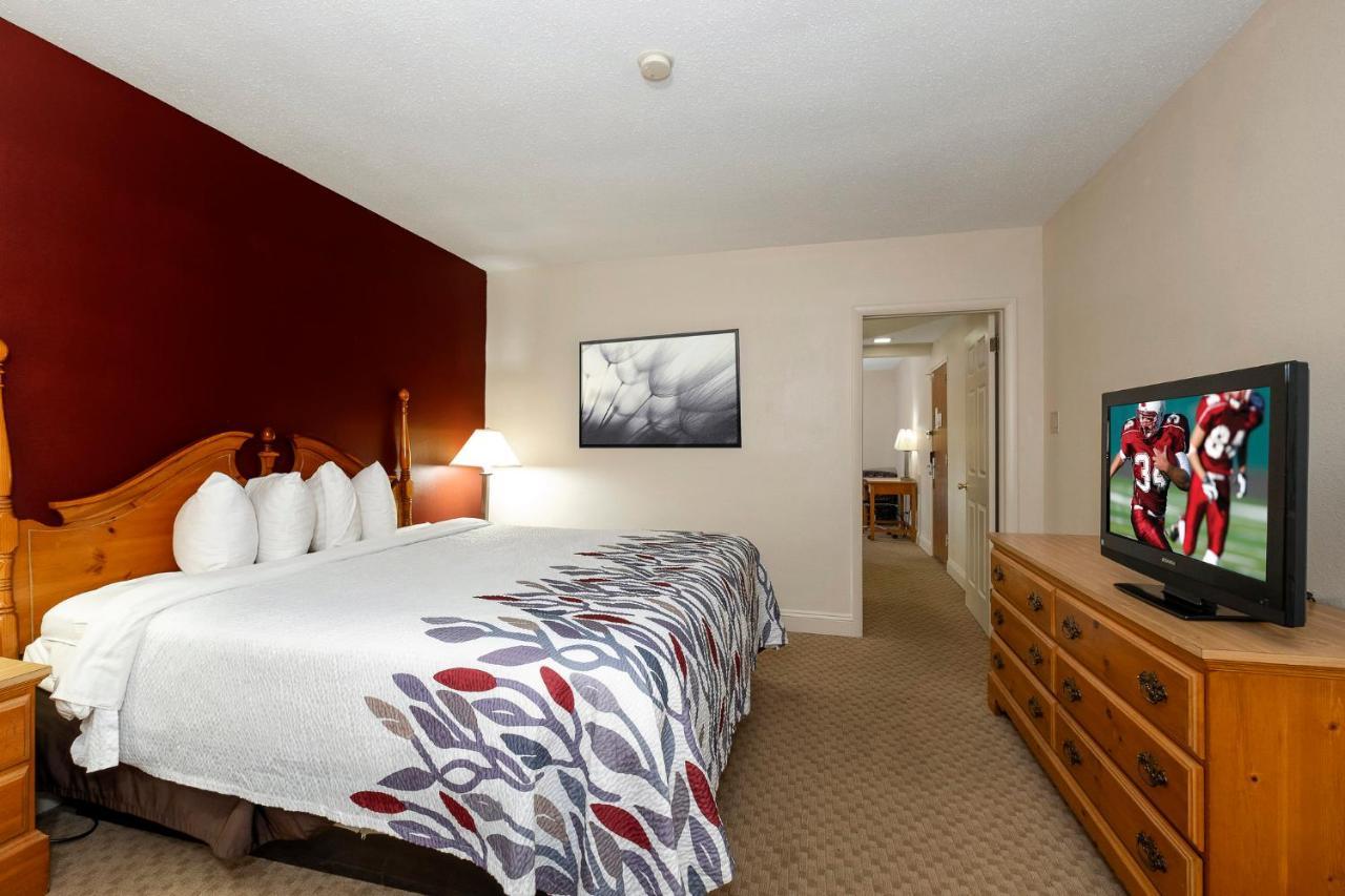 Red Roof Inn & Suites Hazleton Dış mekan fotoğraf