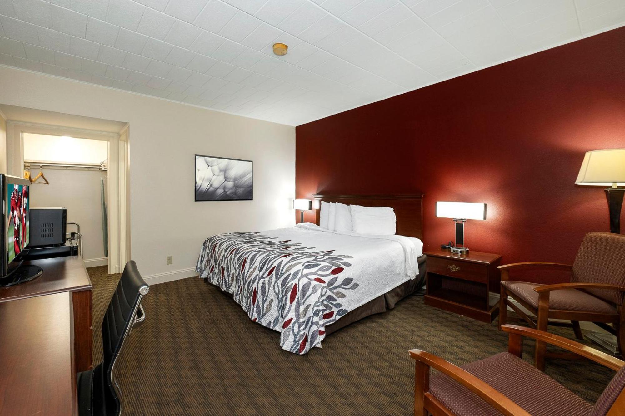 Red Roof Inn & Suites Hazleton Dış mekan fotoğraf