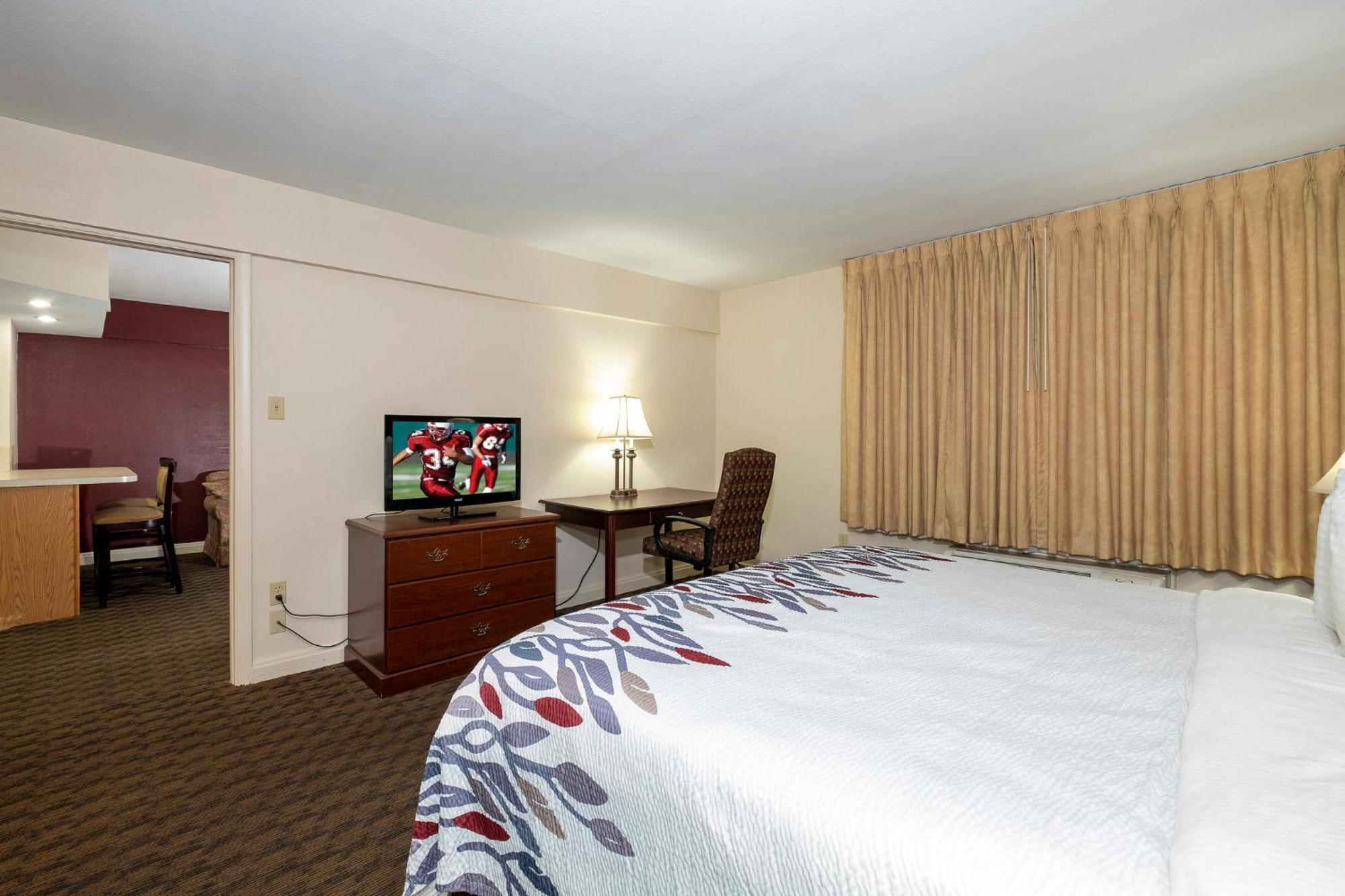 Red Roof Inn & Suites Hazleton Dış mekan fotoğraf