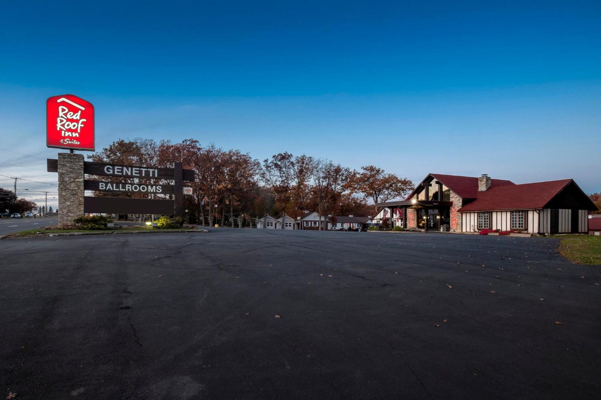 Red Roof Inn & Suites Hazleton Dış mekan fotoğraf